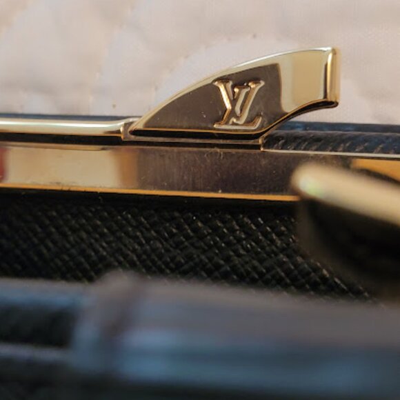 Louis Vuitton EPI Wallet - Picture 8 of 9